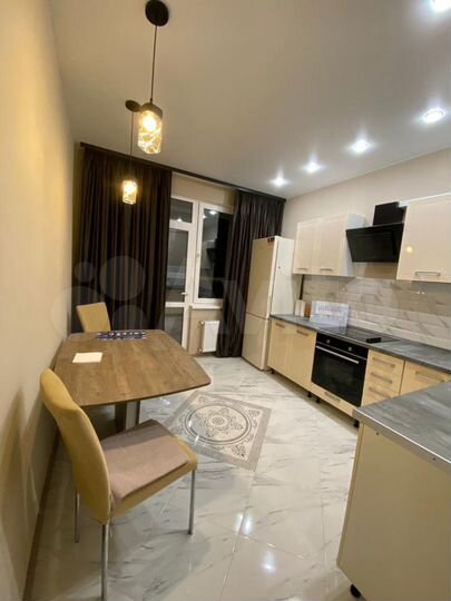 2-к. квартира, 65 м², 8/18 эт.