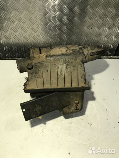 Корпус воздушного фильтра Volkswagen Vento