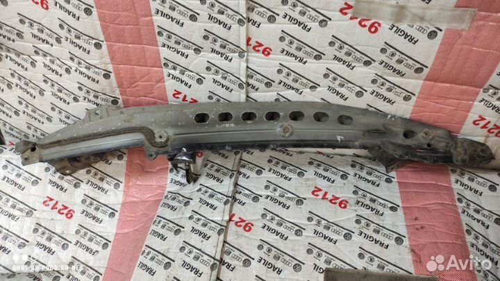 Кронштейн крепления крыла левый Porsche Cayenne