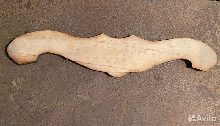 Деревянная резная вешалка