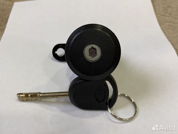 Личинка замка Форд Транзит 94