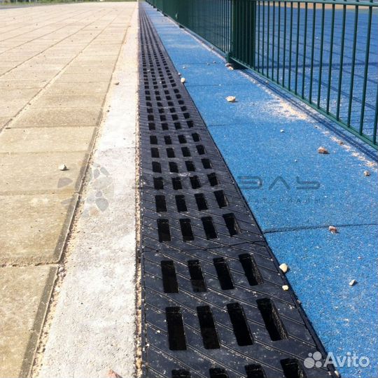 Пластиковый водоотводный лоток