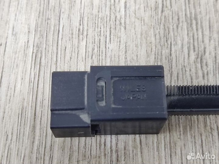 Датчик педали тормоза nissan Tiida (C11)