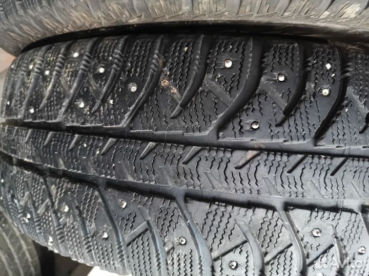 Bridgestone Ice Cruiser 7000 215/65 R16