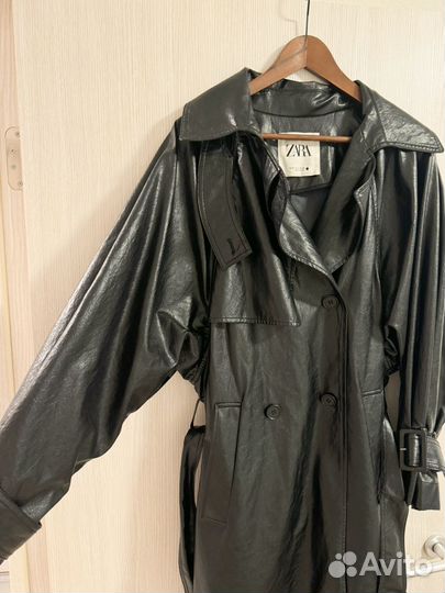 Тренч из экокожи zara
