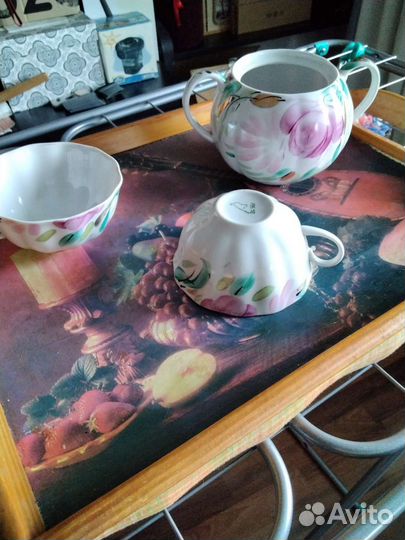 Сахарница, молочник и чашки Дулево