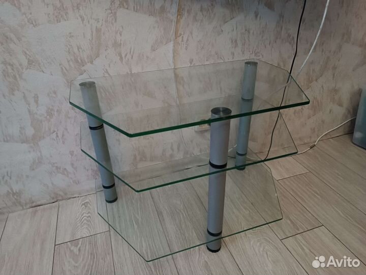 Стеклянная тумба под тв