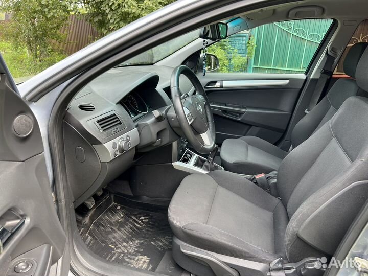 Opel Astra 1.6 МТ, 2011, 198 000 км