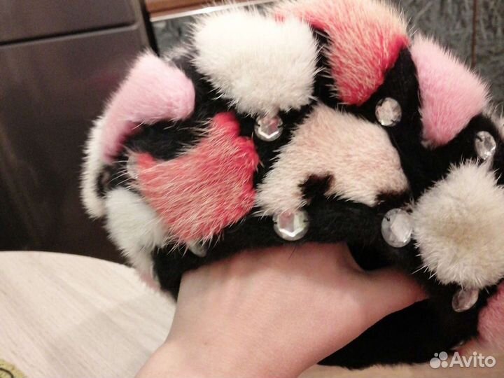 Берет с норковыми вставками.Очень красивый