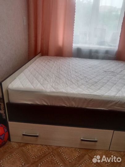 Кровать двухспальная с матрасом бу 150 200
