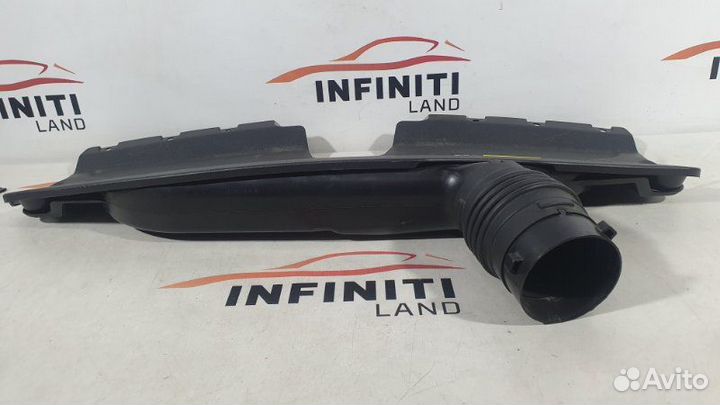 Воздуховод центральный над радиаторами Infiniti