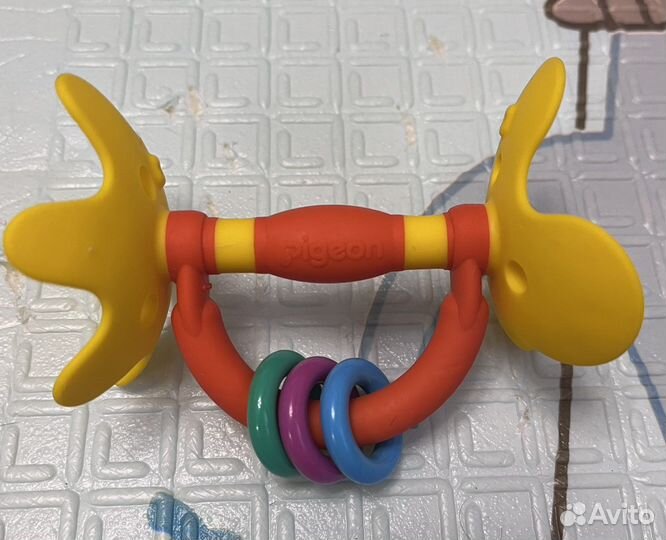 Прорезыватель pigeon и банан