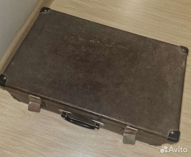 Винтажный чемодан
