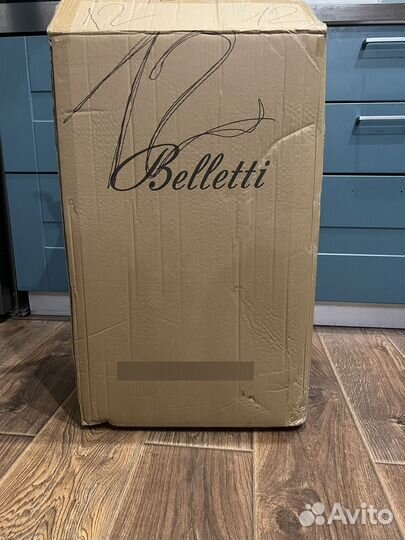 Большая коробка с вещами