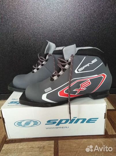 Лыжные ботинки