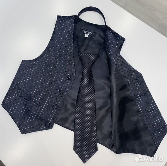 Жилетка для мальчика и галстук