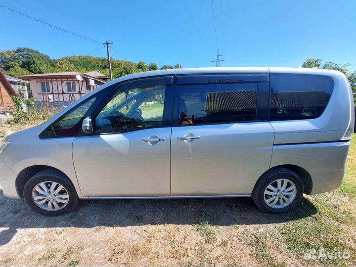 Nissan Serena 2.0 CVT, 2012, 130 000 км