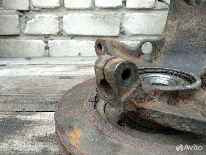 Кулак поворотный правый, левый Пежо 206