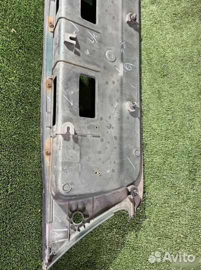 Накладка крышки багажника Nissan Maxima A33