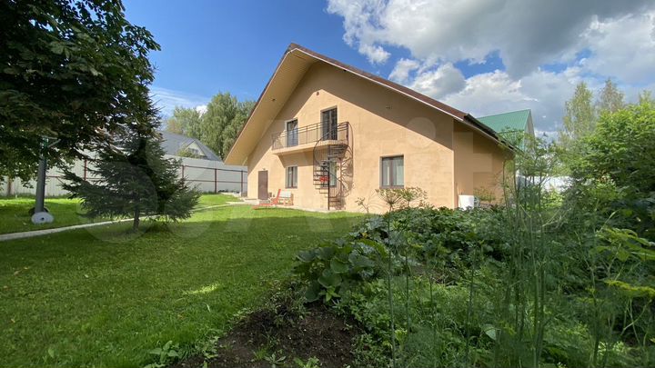 Дом 300 м² на участке 15 сот.