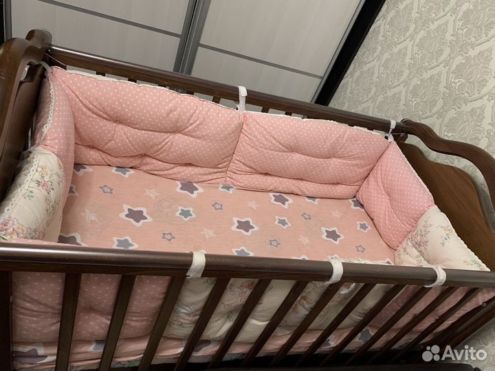 Детская кроватка с продольным маятником