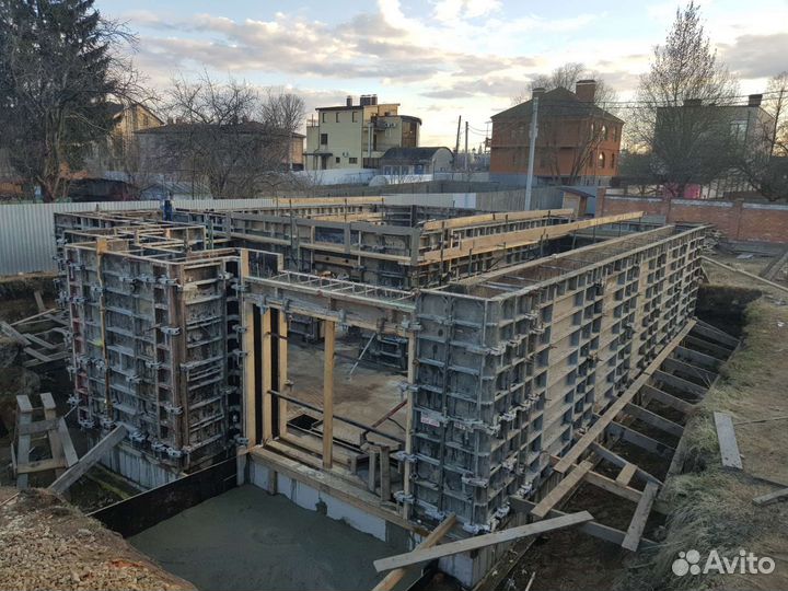 Аренда опалубки, столы каменщика, бадья для бетона