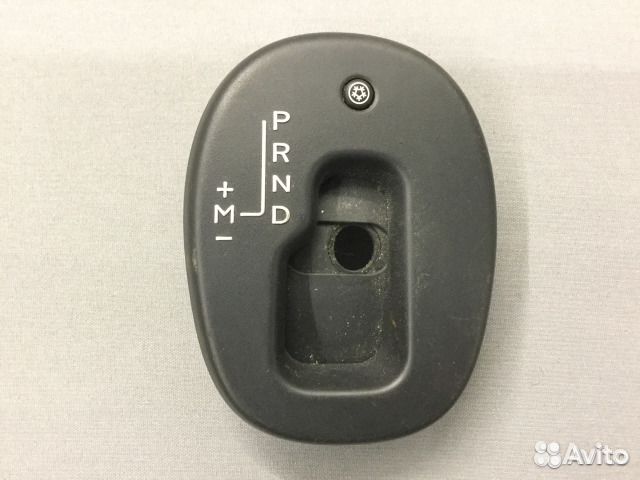 Накладка кулисы Рено Дастер с 2012г