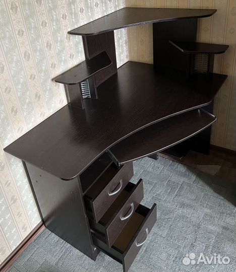 Компьютерный стол