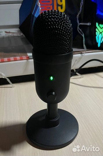 Конденсаторный микрофон Razer Seiren V2 X