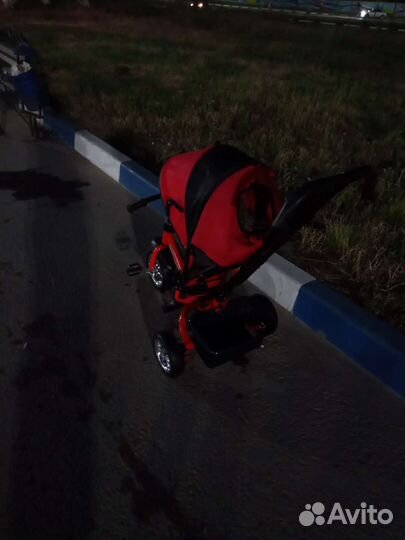 Трехколесный велосипед с родительской ручкой