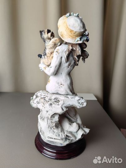 Статуэтка Capodimonte Lucia Армани Florence Йорк