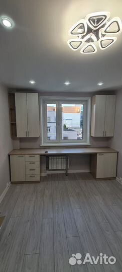 Рабочая зона в углу у окна