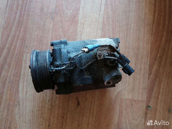 Компрессор кондиционера Mitsubishi Lanser X