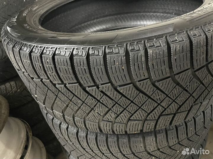 Pirelli Ice Zero FR 245/45 R19 102H