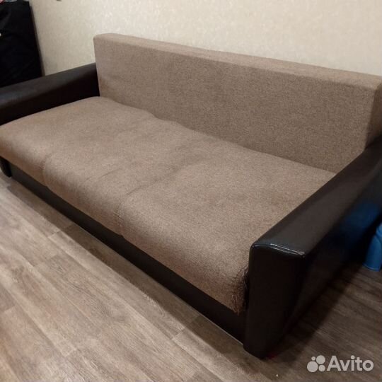 Диван б/у на дачу