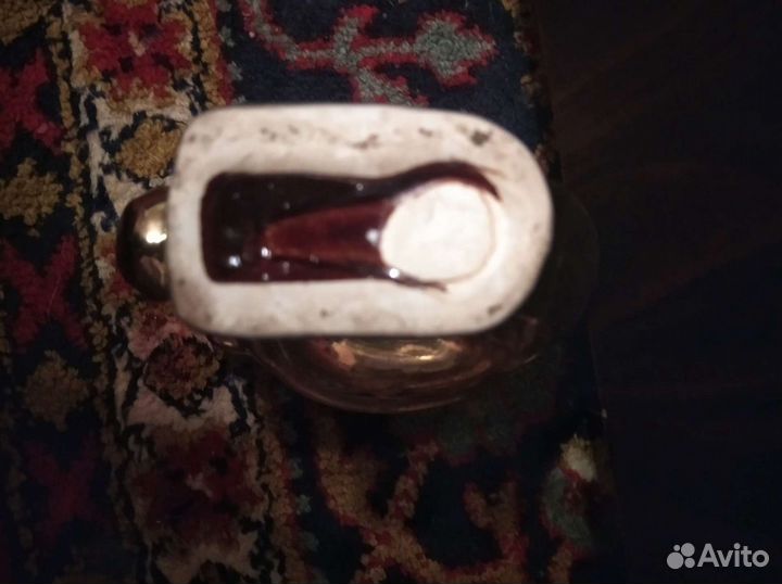 Золотой сувенирный унитаз