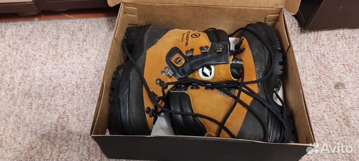 Туристические ботинки