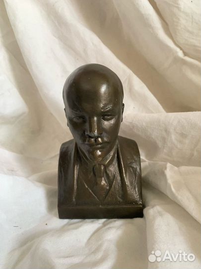 Бюст Ленина