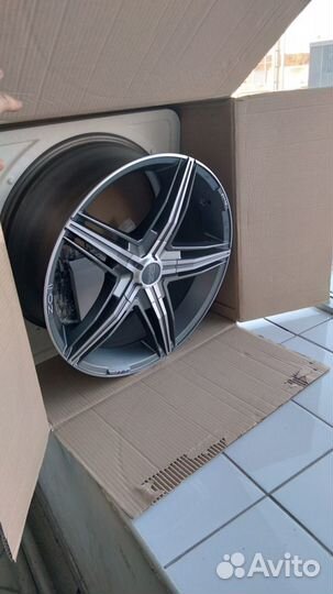 Диск литой R18