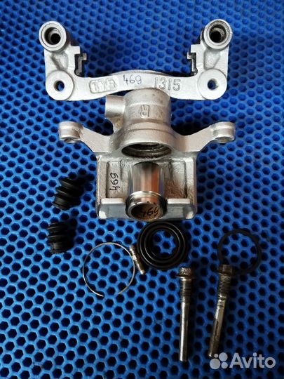 Суппорт зад/правый Mitsubishi space wagon 2