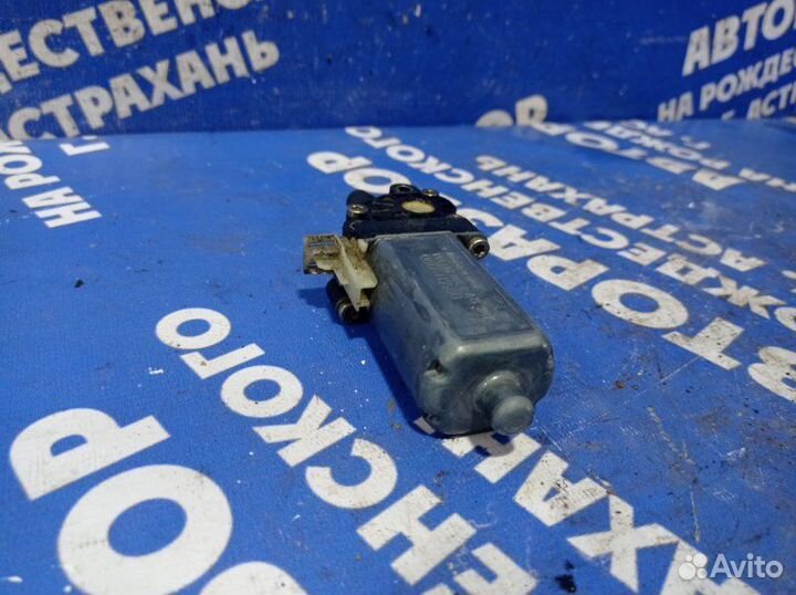 Моторчик шторки Bmw E65 седан 2004