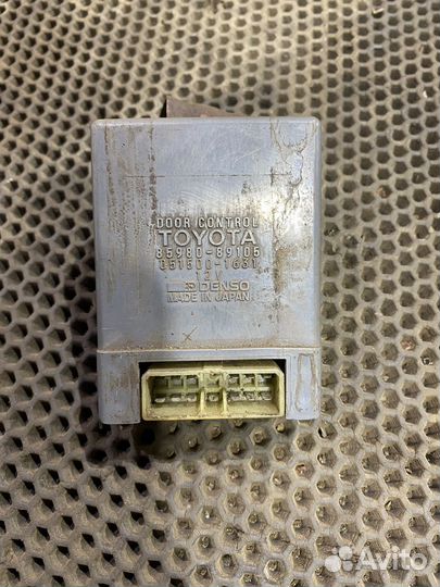 Блок управления дверями Toyota 4Runner VZN130
