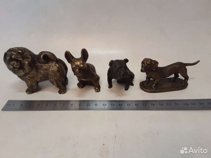 Бронзовые статуэтки, литые. Собаки