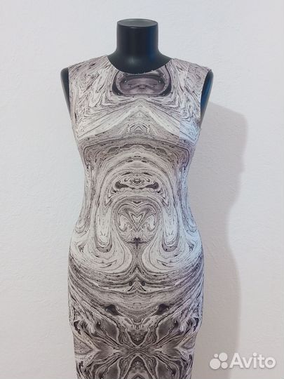 Новое платье футляр с принтом Zara