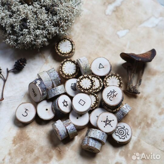 Оракул для гадания Ведьмины руны