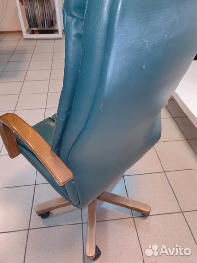 Офисное кресло руководителя кожа NewForm Италия