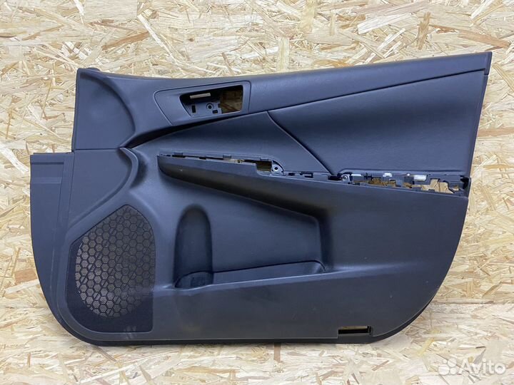 Обшивка двери передняя правая (кожа) Toyota Camry