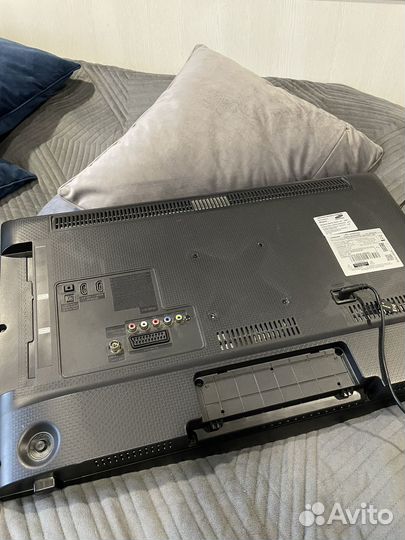 Телевизор samsung UE28J4100AK с кронштейном