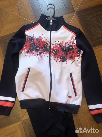 Спортивный костюм женский