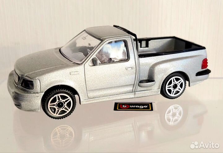 Ford SVT F-150 Bburago 1 43 коллекционная модель
